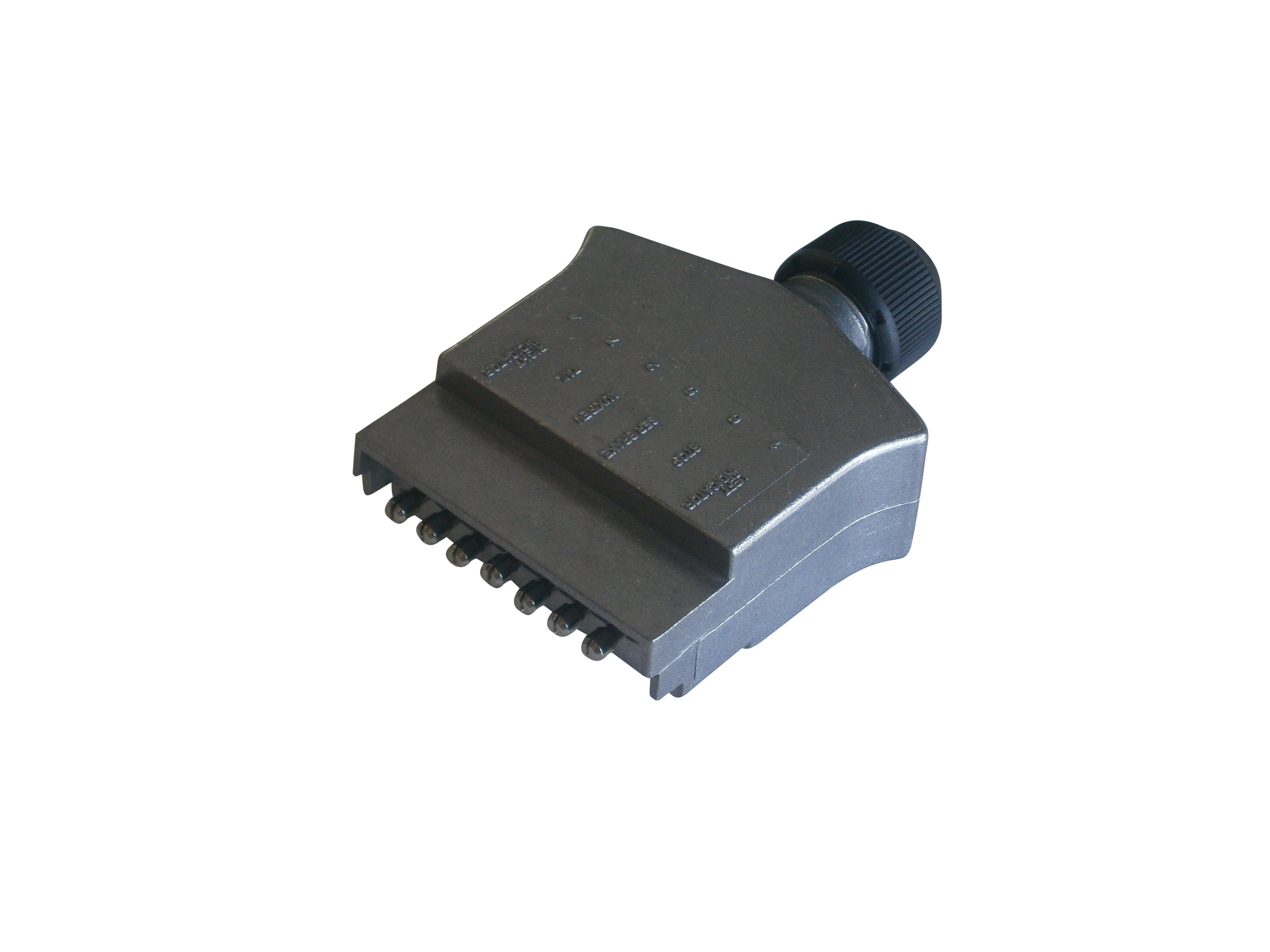 ( KT744M ) DIE CAST 7 PIN FLAT PLUG