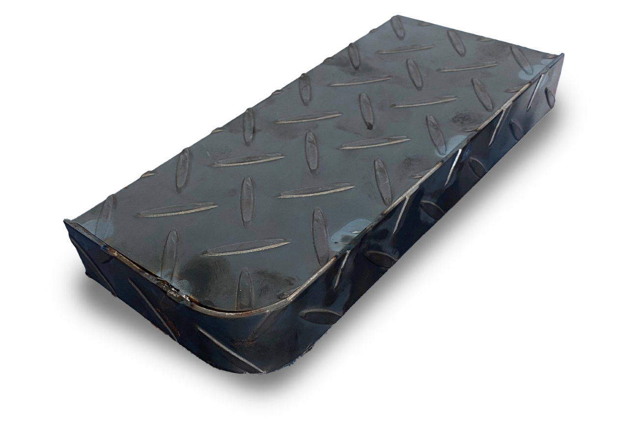 CHECKER PLATE STEPS - RIGHT ( FOR MOUNTING RIGHT HAND SIDE OF TRAILER AT FRONT OF GUARD - FORMALLY 4707D )